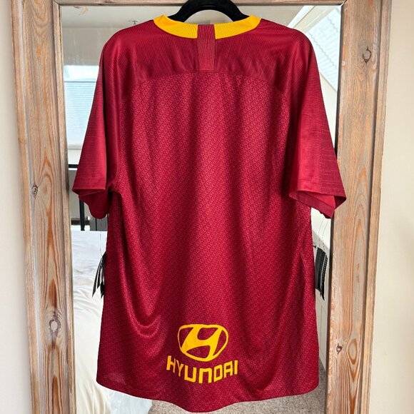 AS Roma Men’s Jersey – Qatar Airways Sponsor, Nike (2018-21) - Picture 2 of 7